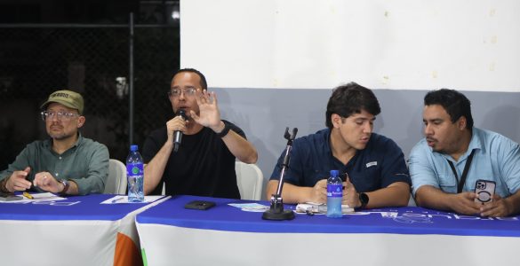 Reunión comunitaria en Urbano Pat